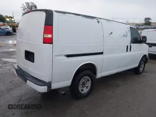 2007 Chevrolet Express Cargo Van with VIN 1GCGG25V271204099, listed as a IAAI auction lot 41786959 with 195,383 mi miles. Bid and sale history available at carsss.com. Image 4.