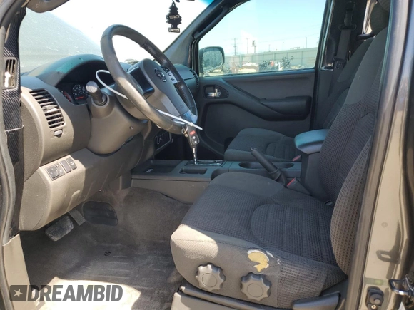 2005 Nissan Frontier LE z VIN 1N6AD07W95C417736, wystawiony jako Copart lot #55112835 z przebiegiem 217 251 mil mil oraz Szkoda całkowita • Salvage title. Historia ofert i sprzedaży dostępna na DreamBid. Obrazek 7.