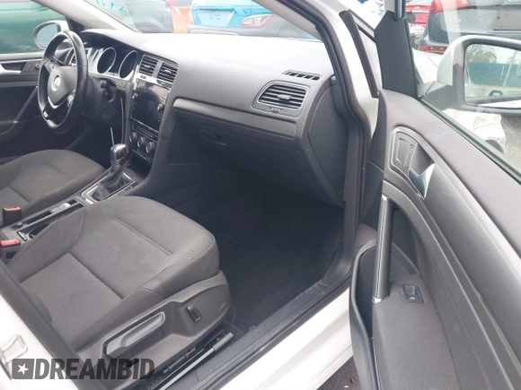 2019 Volkswagen Golf SE z VIN WVWKR7AU6KW910647, wystawiony jako IAAI lot #41502997 z przebiegiem 20 649 mil mil oraz . Historia ofert i sprzedaży dostępna na DreamBid. Obrazek 5.