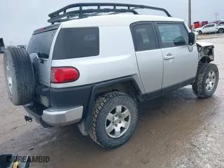 2007 Toyota FJ Cruiser with VIN JTEBU11FX70056992, listed as a IAAI auction lot 41814520 with 162,583 mi miles. Bid and sale history available at carsss.com. Image 4.