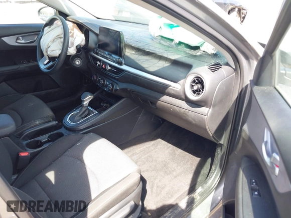 2024 Kia Forte LXS z VIN 3KPF24AD0RE713420, wystawiony jako IAAI lot #42091051 z przebiegiem 36 875 mil mil oraz . Historia ofert i sprzedaży dostępna na DreamBid. Obrazek 5.