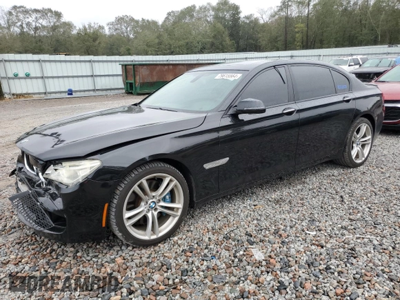 2013 BMW 7 Series 750Li z VIN WBAYE8C53DD131817, wystawiony jako Copart lot #79615564 z przebiegiem 125 737 mil mil oraz Szkoda całkowita • Salvage title. Historia ofert i sprzedaży dostępna na DreamBid. Obrazek 1.