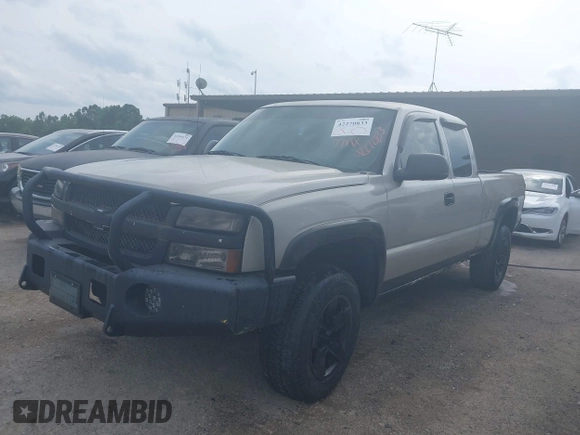 2005 Chevrolet Silverado 1500 Z71 z VIN 1GCEK19B95E162682, wystawiony jako IAAI lot #42270833 z przebiegiem 180 741 mil mil oraz . Historia ofert i sprzedaży dostępna na DreamBid. Obrazek 17.