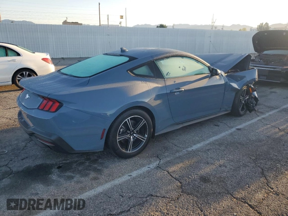 2024 Ford Mustang EcoBoost z VIN 1FA6P8TH2R5149490, wystawiony jako Copart lot #51705725 z przebiegiem 4 064 mil mil oraz Szkoda całkowita • Salvage title. Historia ofert i sprzedaży dostępna na DreamBid. Obrazek 3.