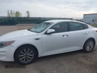 2017 Kia Optima LX z VIN 5XXGT4L38HG171236, wystawiony jako IAAI lot #42215406 z przebiegiem 83 107 mil mil oraz . Historia ofert i sprzedaży dostępna na DreamBid. Obrazek 15.