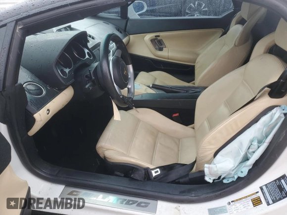 2007 Lamborghini Gallardo z VIN ZHWGU22T77LA05172, wystawiony jako Copart lot #44416945 z przebiegiem Nie podano mil oraz Szkody całkowita. Historia ofert i sprzedaży dostępna na DreamBid. Obrazek 7.