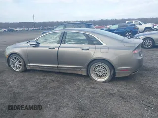 2015 Lincoln MKZ z VIN 3LN6L2J98FR620089, wystawiony jako IAAI lot #41805555 z przebiegiem Nie podano mil oraz . Historia ofert i sprzedaży dostępna na DreamBid. Obrazek 13.
