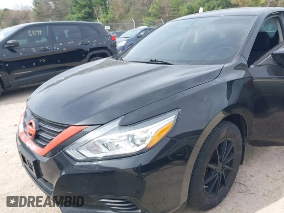 2018 Nissan Altima 2.5 S with VIN 1N4AL3AP3JC270628, listed as a IAAI auction lot 42148978 with 62,561 mi miles. Bid and sale history available at carsss.com. Image 6.