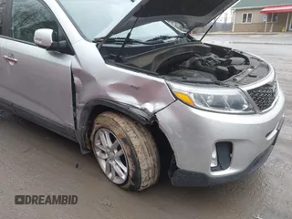 2015 Kia Sorento LX with VIN 5XYKTCA65FG632435, listed as a IAAI auction lot 41663787 with 126,722 mi miles. Bid and sale history available at carsss.com. Image 6.