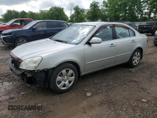 2008 Kia Optima LX z VIN KNAGE123985226448, wystawiony jako Copart lot #59873535 z przebiegiem 82 896 mil mil oraz Szkoda całkowita • Salvage title. Historia ofert i sprzedaży dostępna na DreamBid. Obrazek 1.