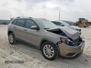 2020 Jeep Cherokee Latitude z VIN 1C4PJLCX7LD511157, wystawiony jako Copart lot #56926835 z przebiegiem 108 618 mil mil oraz Szkoda całkowita • Salvage title. Historia ofert i sprzedaży dostępna na DreamBid. Obrazek 4.