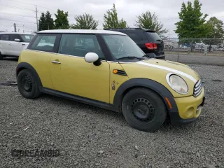 2011 MINI Hardtop with VIN WMWSU3C58BTX96968, listed as a Copart auction lot 62560915 with 88,616 mi miles and Salvage title. Bid and sale history available at DreamBid. Image 4.