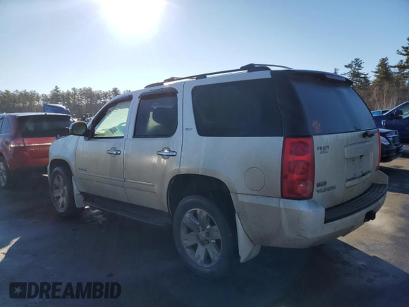 2012 GMC Yukon SLT with VIN 1GKS2CE08CR289095, listed as a Copart auction lot 45971935 with 203,703 mi miles and Salvage Title. Bid and sale history available at carsss.com. Image 2.