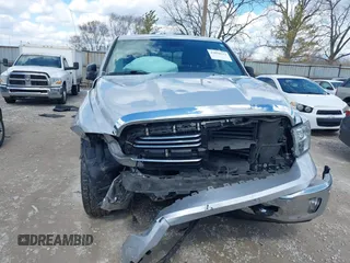 2018 Ram 1500 Big Horn z VIN 1C6RR7GG6JS231331, wystawiony jako IAAI lot #41858511 z przebiegiem 64 514 mil mil oraz . Historia ofert i sprzedaży dostępna na DreamBid. Obrazek 12.