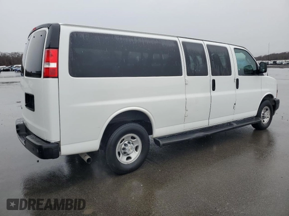 2022 Chevrolet Express Passenger LS z VIN 1GAZGNFPXN1290651, wystawiony jako Copart lot #49330615 z przebiegiem 31 309 mil mil oraz Czysty tytuł • Clean title. Historia ofert i sprzedaży dostępna na DreamBid. Obrazek 3.