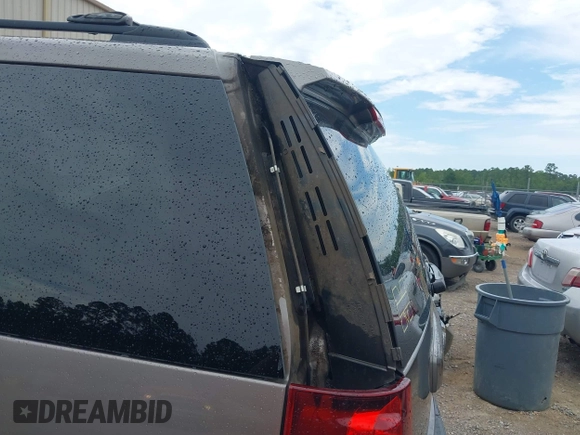 2011 Chevrolet Tahoe LT with VIN 1GNSCBE08BR163408, listed as a IAAI auction lot 42345398 with 283,718 mi miles and . Bid and sale history available at DreamBid. Image 6.