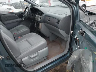 2001 Toyota Sienna LE with VIN 4T3ZF13C01U323995, listed as a IAAI auction lot 41472484 with 232,667 mi miles. Bid and sale history available at carsss.com. Image 5.
