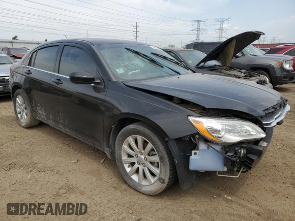 2013 Chrysler 200 Touring z VIN 1C3CCBBG7DN608198, wystawiony jako Copart lot #59193085 z przebiegiem 152 026 mil mil oraz Szkoda całkowita • Salvage title. Historia ofert i sprzedaży dostępna na DreamBid. Obrazek 4.