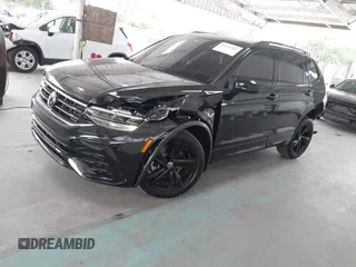 2024 Volkswagen Tiguan SE R-Line Black z VIN 3VVCB7AX4RM106944, wystawiony jako IAAI lot #42121362 z przebiegiem 11 777 mil mil oraz . Historia ofert i sprzedaży dostępna na DreamBid. Obrazek 18.