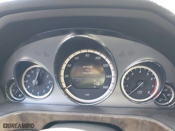 2010 Mercedes-Benz E-Class E 350 Luxury with VIN WDDHF8HB7AA111622, listed as a IAAI auction lot 41708136 with 166,708 mi miles. Bid and sale history available at carsss.com. Image 7.