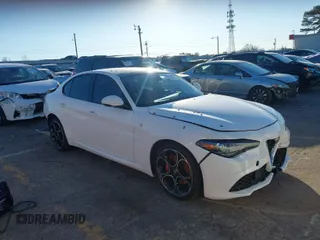 2022 Alfa Romeo Giulia Veloce z VIN ZARFANBN5N7653117, wystawiony jako IAAI lot #41242537 z przebiegiem 49 105 mil mil oraz . Historia ofert i sprzedaży dostępna na DreamBid. Obrazek 1.