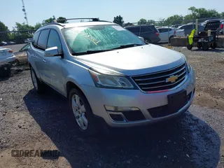 2016 Chevrolet Traverse LT z VIN 1GNKRGKD3GJ275039, wystawiony jako IAAI lot #42578461 z przebiegiem 131 843 mil mil oraz . Historia ofert i sprzedaży dostępna na DreamBid. Obrazek 1.