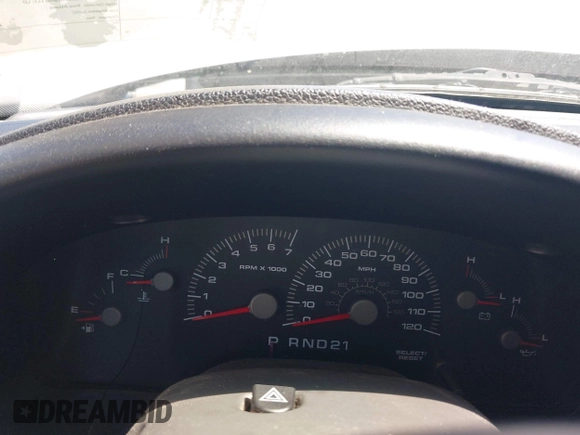 2003 Ford Expedition Special Service z VIN 1FMRU15W13LC60467, wystawiony jako IAAI lot #42002952 z przebiegiem Nie podano mil oraz . Historia ofert i sprzedaży dostępna na DreamBid. Obrazek 7.