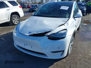 2022 Tesla Model Y Long Range with VIN 7SAYGDEE2NF440548, listed as a IAAI auction lot 41360276 with 19,714 mi miles and . Bid and sale history available at carsss.com. Image 6.