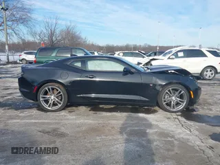 2021 Chevrolet Camaro 1LT z VIN 1G1FB1RS0M0139221, wystawiony jako IAAI lot #41402149 z przebiegiem 34 832 mil mil oraz . Historia ofert i sprzedaży dostępna na DreamBid. Obrazek 13.