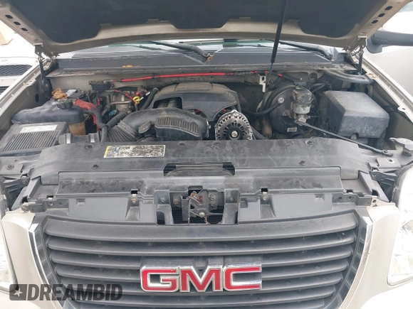 2008 GMC Yukon SLE w/3SA with VIN 1GKFC13C38R163590, listed as a IAAI auction lot 41518922 with 208,715 mi miles. Bid and sale history available at carsss.com. Image 10.