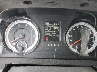 2020 Ram 1500 SLT z VIN 1C6RR7TT7LS101788, wystawiony jako Copart lot #89124205 z przebiegiem 109 046 mil mil oraz Szkoda całkowita • Salvage title. Historia ofert i sprzedaży dostępna na DreamBid. Obrazek 9.