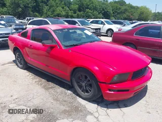 2005 Ford Mustang Deluxe z VIN 1ZVFT80N855144821, wystawiony jako IAAI lot #42526806 z przebiegiem 159 241 mil mil oraz . Historia ofert i sprzedaży dostępna na DreamBid. Obrazek 1.