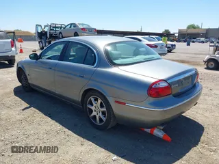 2005 Jaguar S-Type z VIN SAJWA01U55HN15837, wystawiony jako IAAI lot #42311756 z przebiegiem 15 016 mil mil oraz . Historia ofert i sprzedaży dostępna na DreamBid. Obrazek 3.
