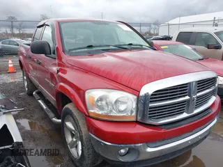 2006 Dodge 1500 SLT with VIN 1D7HU18N66S637488, listed as a IAAI auction lot 41700688 with 189,121 mi miles. Bid and sale history available at carsss.com. Image 1.