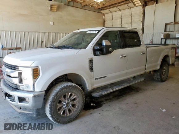2018 Ford F-250 XL z VIN 1FT7W2BT9JEB71401, wystawiony jako Copart lot #63932135 z przebiegiem 135 383 mil mil oraz Szkoda całkowita • Salvage title. Historia ofert i sprzedaży dostępna na DreamBid. Obrazek 1.