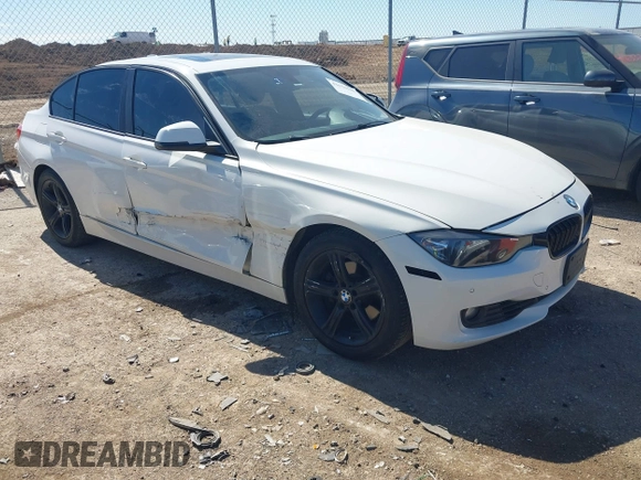 2014 BMW 3 Series 328i z VIN WBA3C1C55EK109483, wystawiony jako IAAI lot #41670180 z przebiegiem 99 947 mil mil oraz . Historia ofert i sprzedaży dostępna na DreamBid. Obrazek 1.