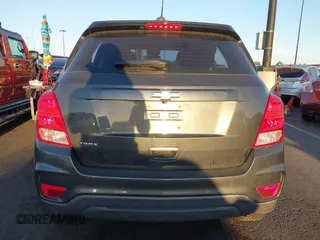 2019 Chevrolet Trax LS with VIN 3GNCJKSB8KL365883, listed as a IAAI auction lot 42010924 with Not Provided miles. Bid and sale history available at carsss.com. Image 15.