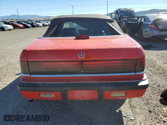1989 Chrysler LeBaron z VIN 1C3XJ55J9KG275438, wystawiony jako Copart lot #73026764 z przebiegiem 118 347 mil mil oraz Tytuł czysty. Historia ofert i sprzedaży dostępna na DreamBid. Obrazek 6.