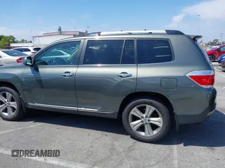 2013 Toyota Highlander Limited z VIN 5TDYK3EH6DS108655, wystawiony jako IAAI lot #42161375 z przebiegiem 138 670 mil mil oraz . Historia ofert i sprzedaży dostępna na DreamBid. Obrazek 14.