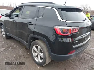 2018 Jeep Compass Altitude with VIN 3C4NJDBB2JT108035, listed as a IAAI auction lot 42013400 with 179,886 mi miles and . Bid and sale history available at carsss.com. Image 3.