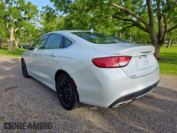 2015 Chrysler 200 C z VIN 1C3CCCEG1FN644523, wystawiony jako Copart lot #57359845 z przebiegiem 105 181 mil mil oraz Czysty tytuł • Clean title. Historia ofert i sprzedaży dostępna na DreamBid. Obrazek 3.
