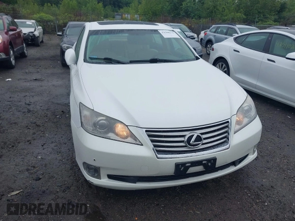 2012 Lexus ES 330 z VIN JTHBK1EG6C2490871, wystawiony jako IAAI lot #42508216 z przebiegiem 131 468 mil mil oraz . Historia ofert i sprzedaży dostępna na DreamBid. Obrazek 12.