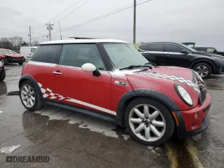 2004 MINI Cooper Hardtop S with VIN WMWRE33424TD79659, listed as a Copart auction lot 41583865 with 189,610 mi miles and Clean Title. Bid and sale history available at carsss.com. Image 4.