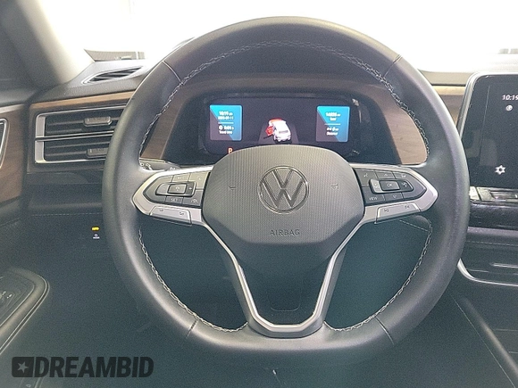 2024 Volkswagen Atlas SE with VIN 1V2HR2CA7RC575005, listed as a IAAI auction lot 42731226 with 14,322 mi miles and . Bid and sale history available at DreamBid. Image 4.