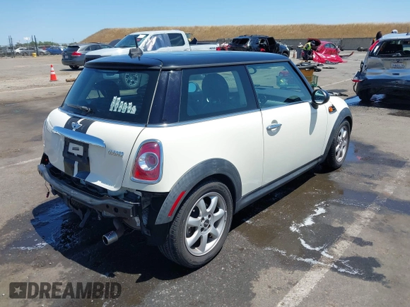 2013 MINI Hardtop z VIN WMWSU3C59DT544374, wystawiony jako IAAI lot #42302212 z przebiegiem 76 856 mil mil oraz . Historia ofert i sprzedaży dostępna na DreamBid. Obrazek 4.