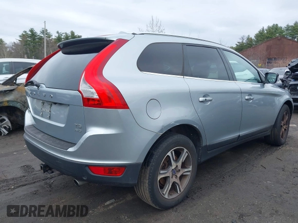 2012 Volvo XC60 3.0L with VIN YV4902DZ0C2337169, listed as a IAAI auction lot 42000698 with 123,726 mi miles. Bid and sale history available at carsss.com. Image 4.