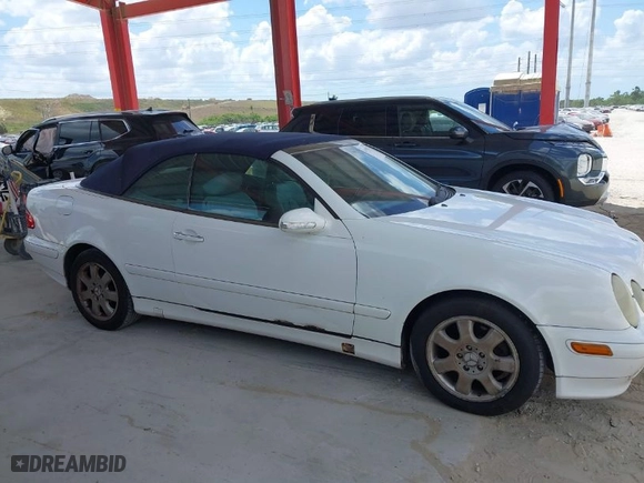 2002 Mercedes-Benz CLK-Class with VIN WDBLK65G72T110575, listed as a IAAI auction lot 41950872 with 171,928 mi miles. Bid and sale history available at carsss.com. Image 13.