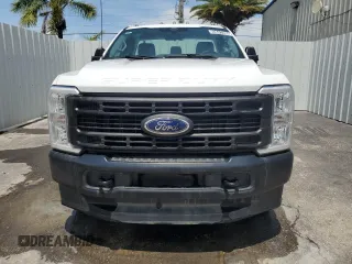 2024 Ford F-250 XL z VIN 1FTBF2BA2REC62479, wystawiony jako Copart lot #63647595 z przebiegiem Nie podano mil oraz Szkoda całkowita • Salvage title. Historia ofert i sprzedaży dostępna na DreamBid. Obrazek 5.