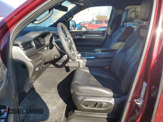 2023 Jeep Wagoneer z VIN 1C4SJVAP9PS569989, wystawiony jako Copart lot #81298154 z przebiegiem 18 133 mil mil oraz Szkoda całkowita • Salvage title. Historia ofert i sprzedaży dostępna na DreamBid. Obrazek 7.