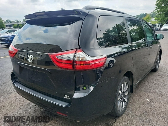 2020 Toyota Sienna XLE z VIN 5TDDZ3DC9LS240453, wystawiony jako IAAI lot #42566212 z przebiegiem 94 405 mil mil oraz . Historia ofert i sprzedaży dostępna na DreamBid. Obrazek 12.
